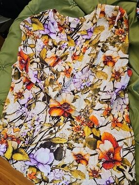 CHICO'S Floral V-Neck Women's Top in White with Orange & Purple Blooms